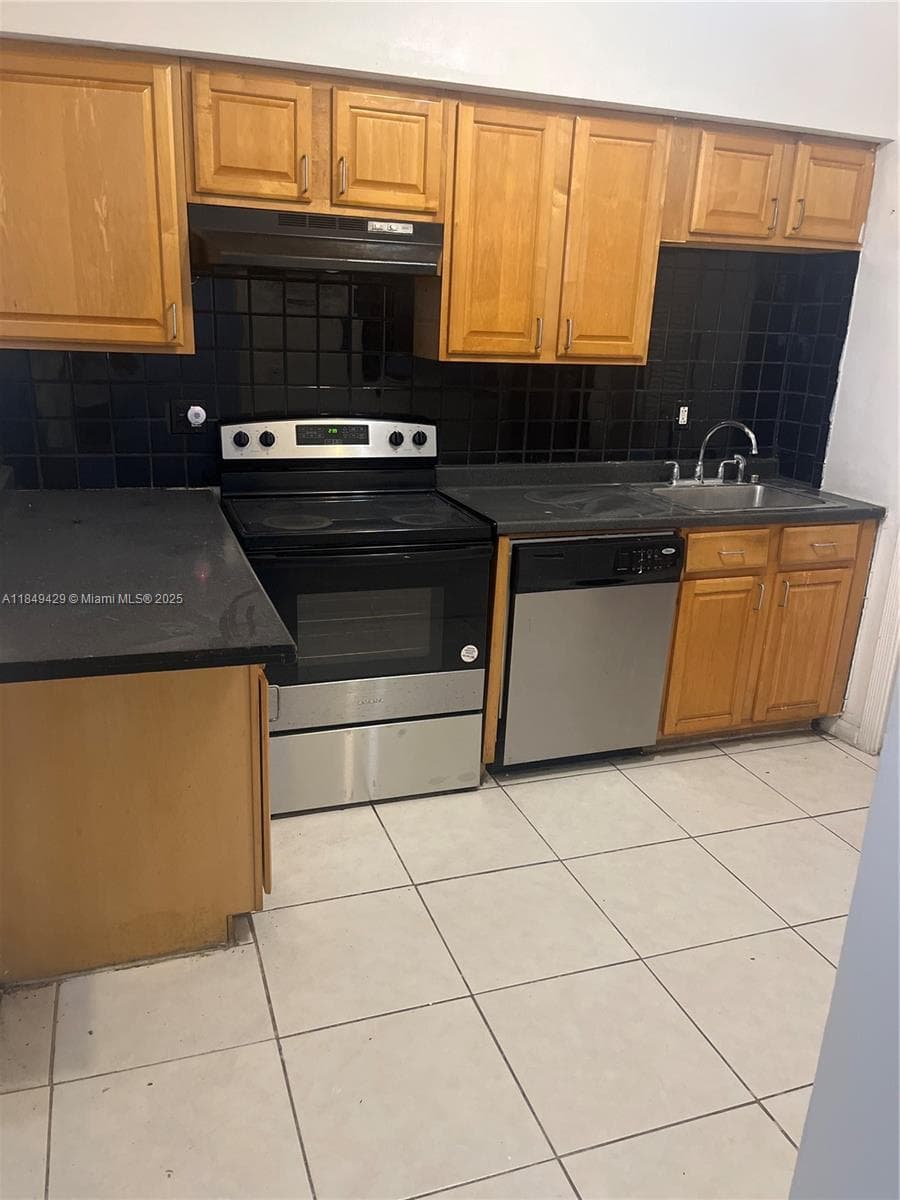 250 S Shore Dr # 5, Miami Beach FL 33141 — 9