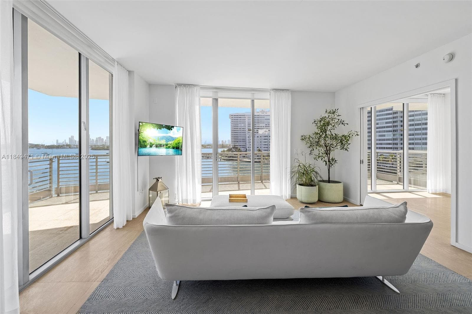 1445 16th St # 602, Miami Beach FL 33139 — 1