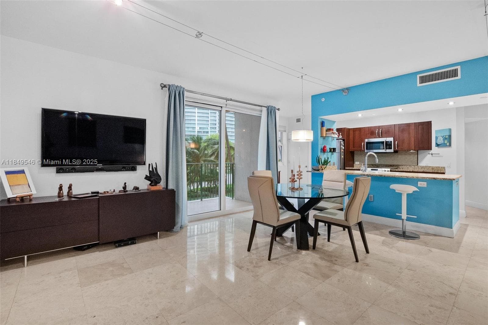 19900 E Country Club Dr # 212, Aventura FL 33180 — 2