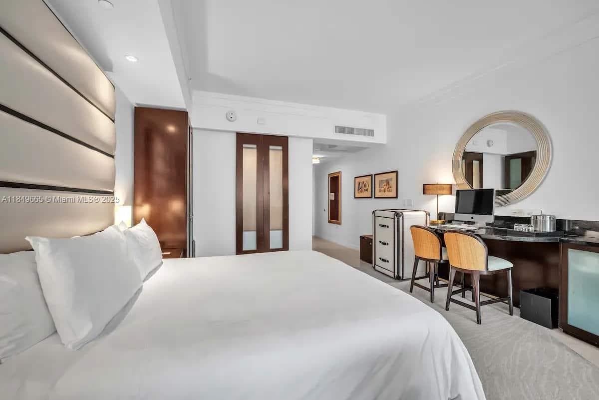 4391 Collins Ave # 918, Miami Beach FL 33140 — 1