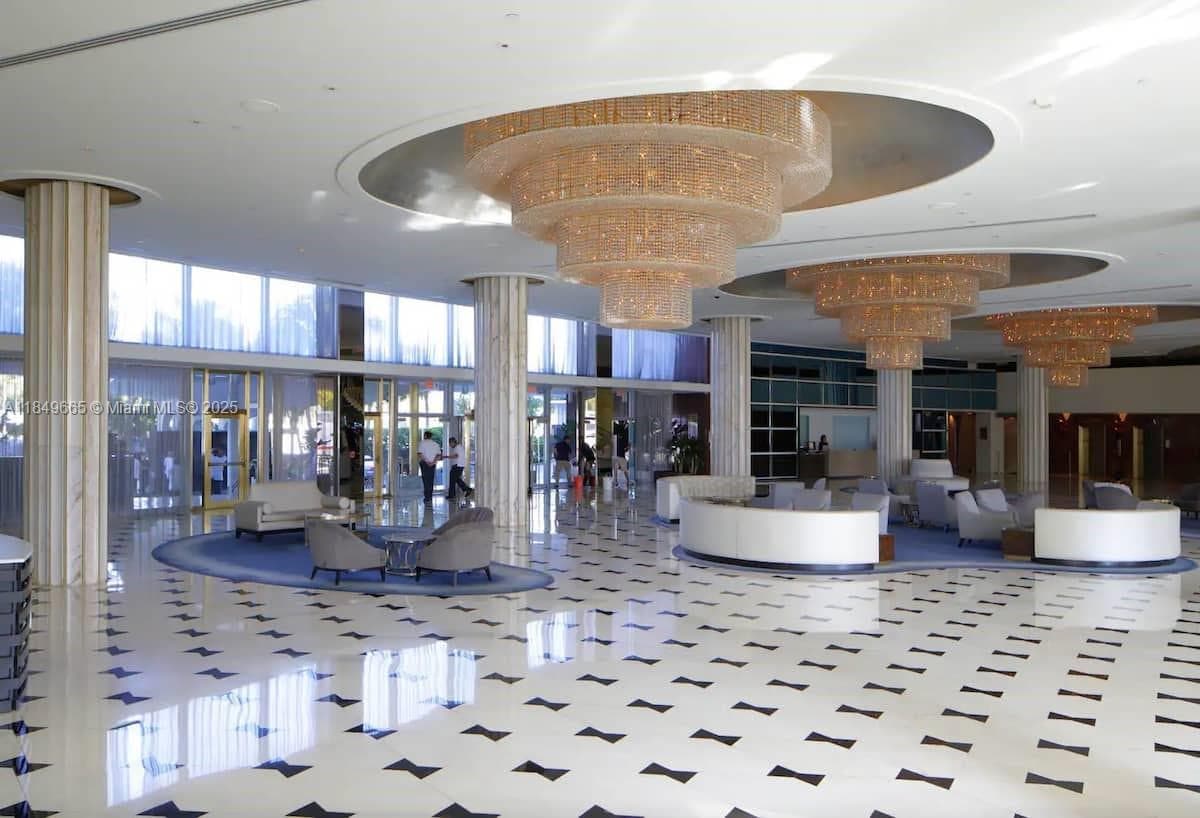 4391 Collins Ave # 918, Miami Beach FL 33140 — 5