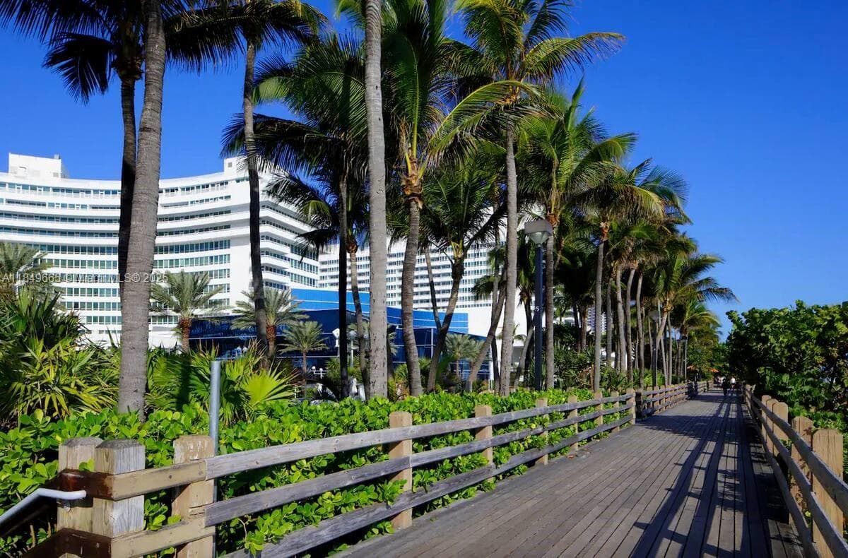 4391 Collins Ave # 918, Miami Beach FL 33140 — 10