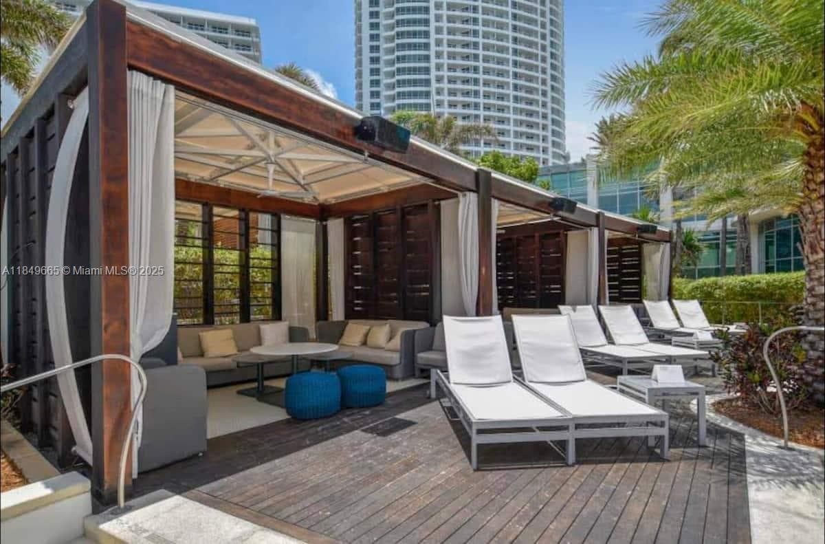 4391 Collins Ave # 918, Miami Beach FL 33140 — 11