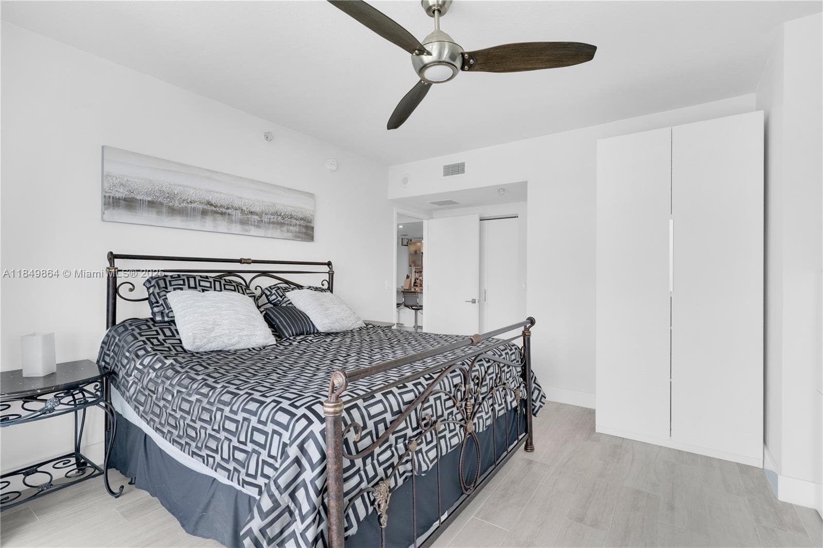185 SW 7th St # 1901, Miami FL 33130 — 17