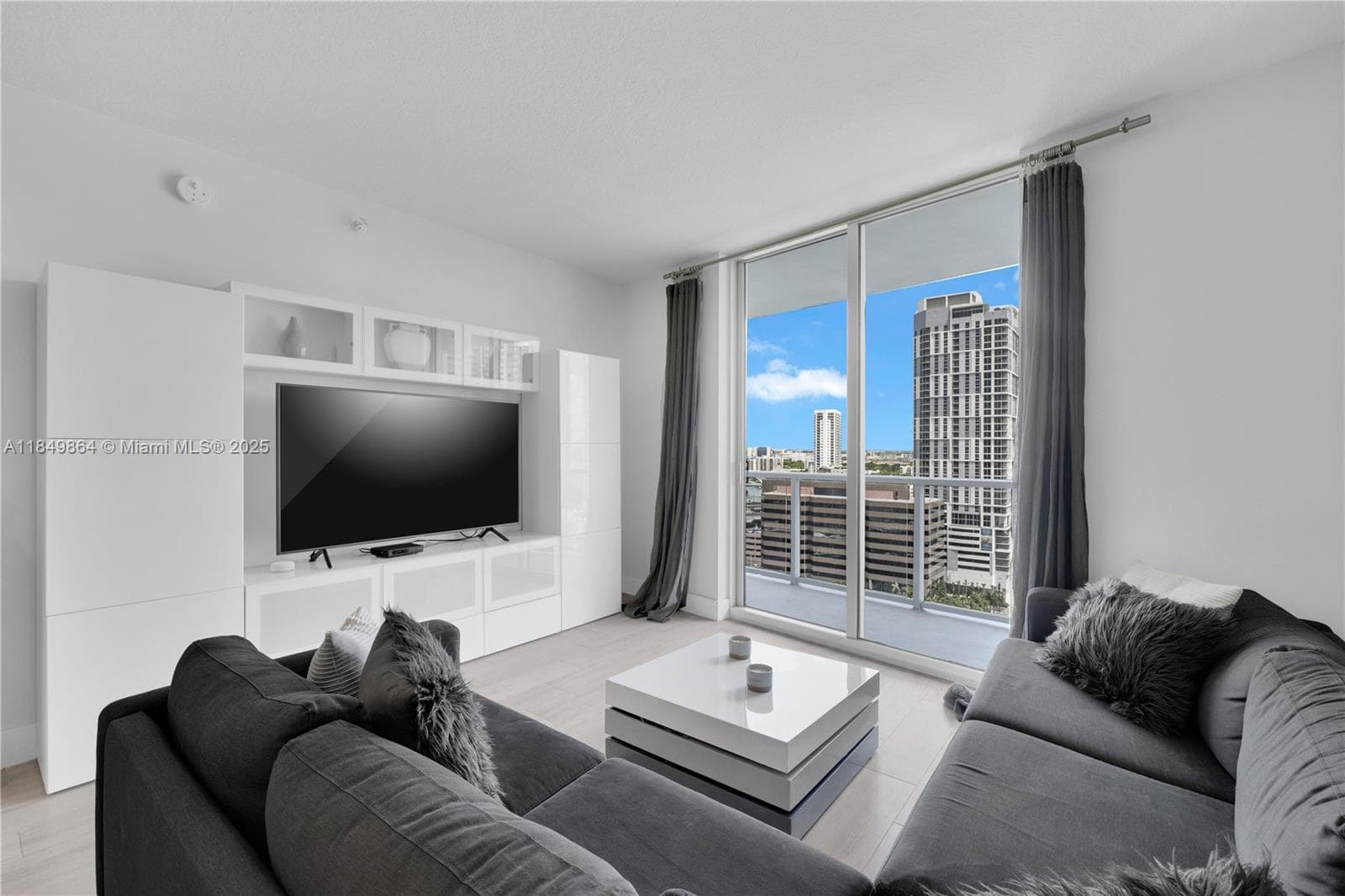 185 SW 7th St # 1901, Miami FL 33130 — 12