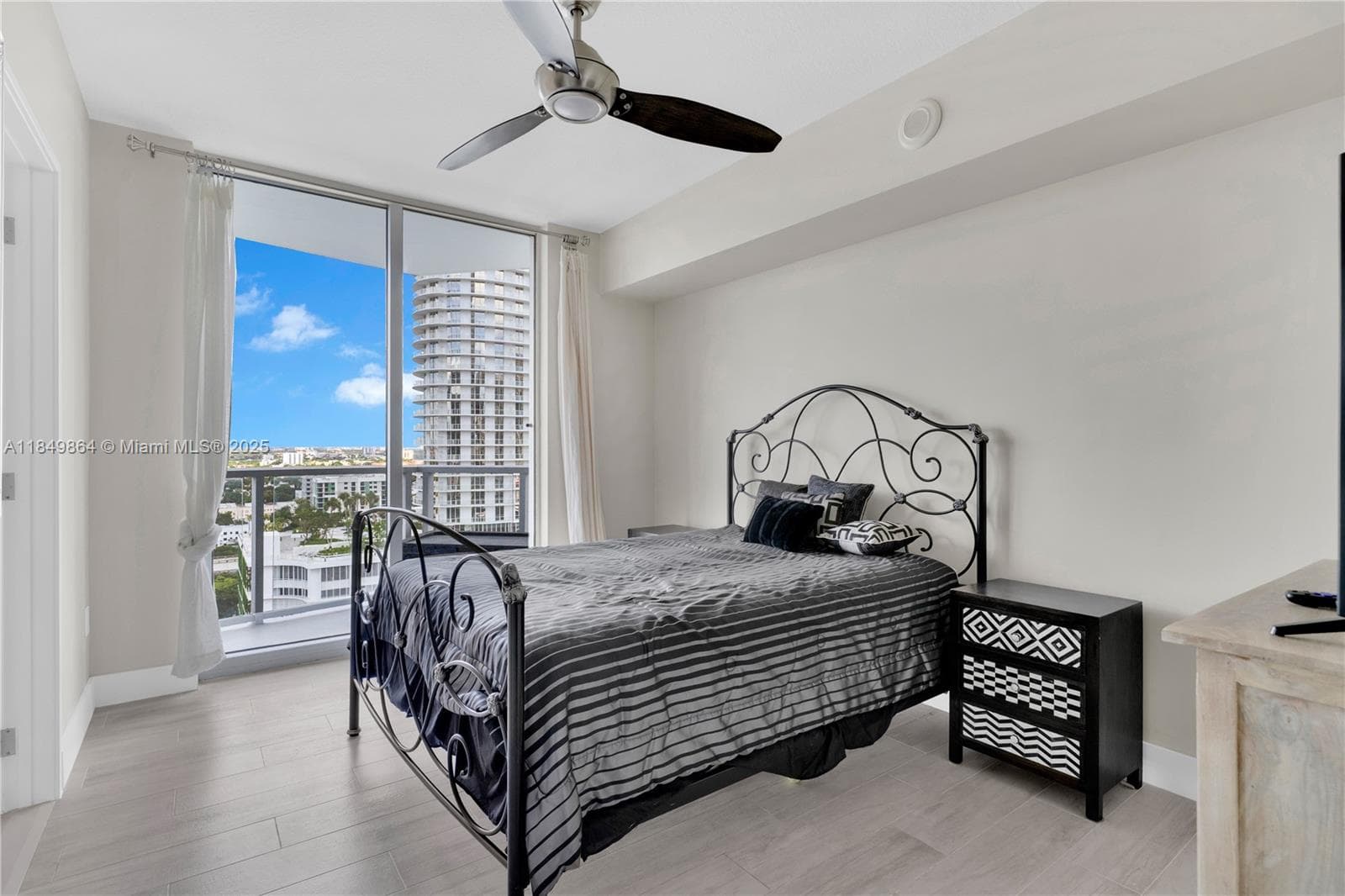 185 SW 7th St # 1901, Miami FL 33130 — 22