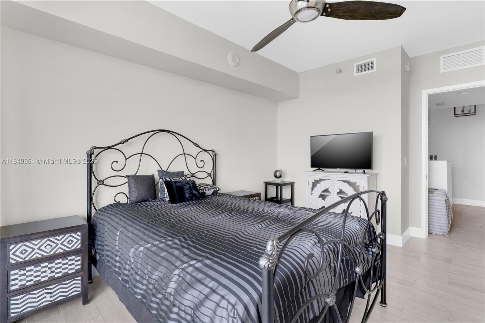 185 SW 7th St # 1901, Miami FL 33130 — 24