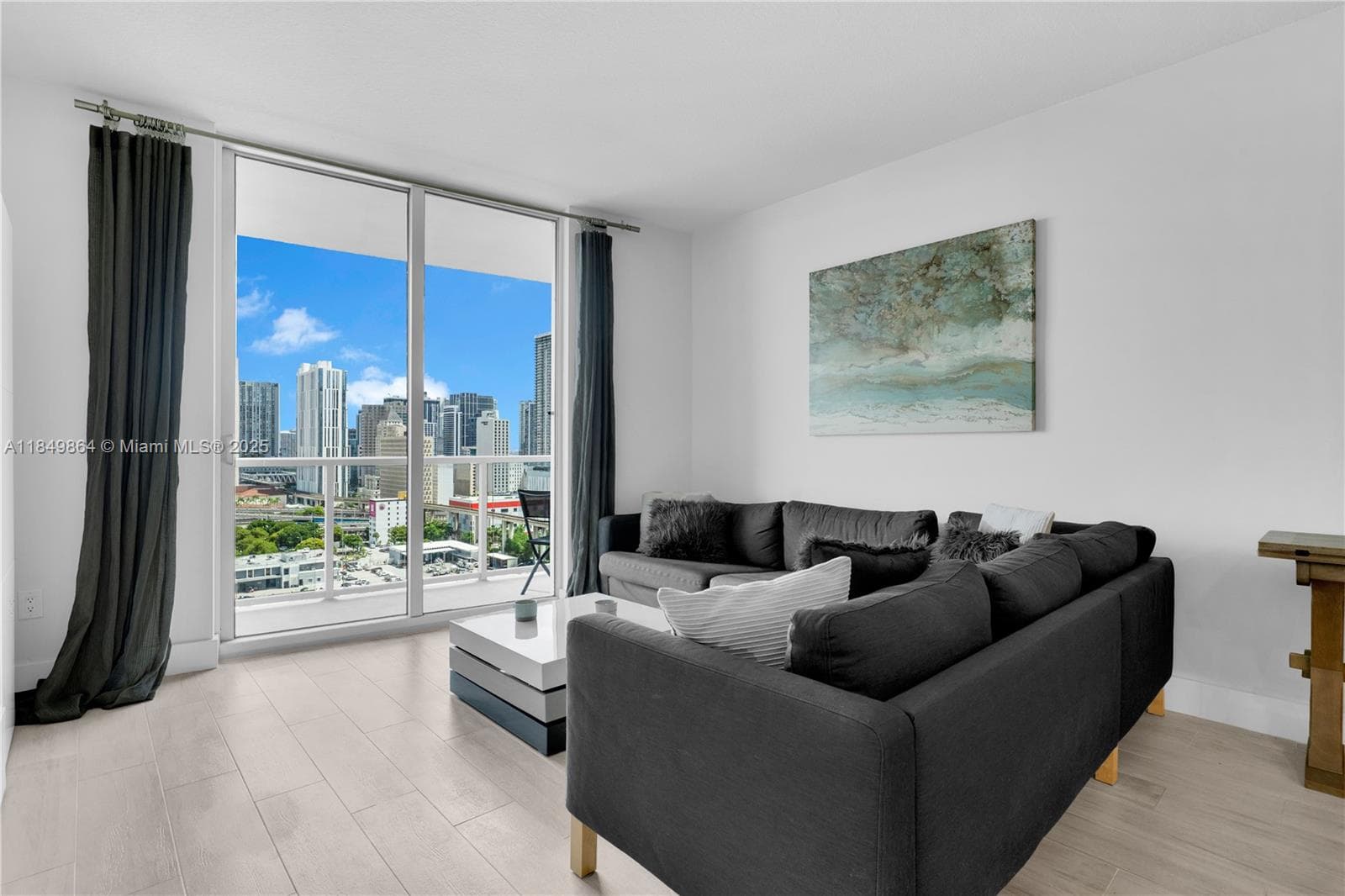 185 SW 7th St # 1901, Miami FL 33130 — 11