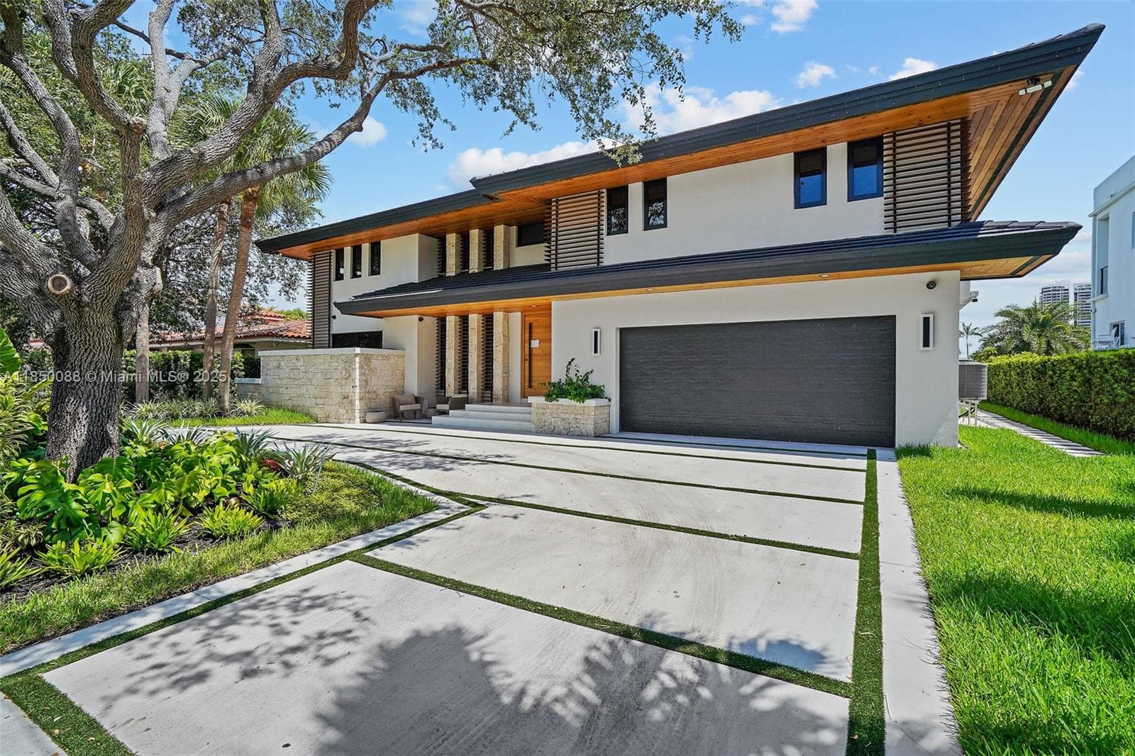 3343 NE 166th St, North Miami Beach FL 33160 — 17