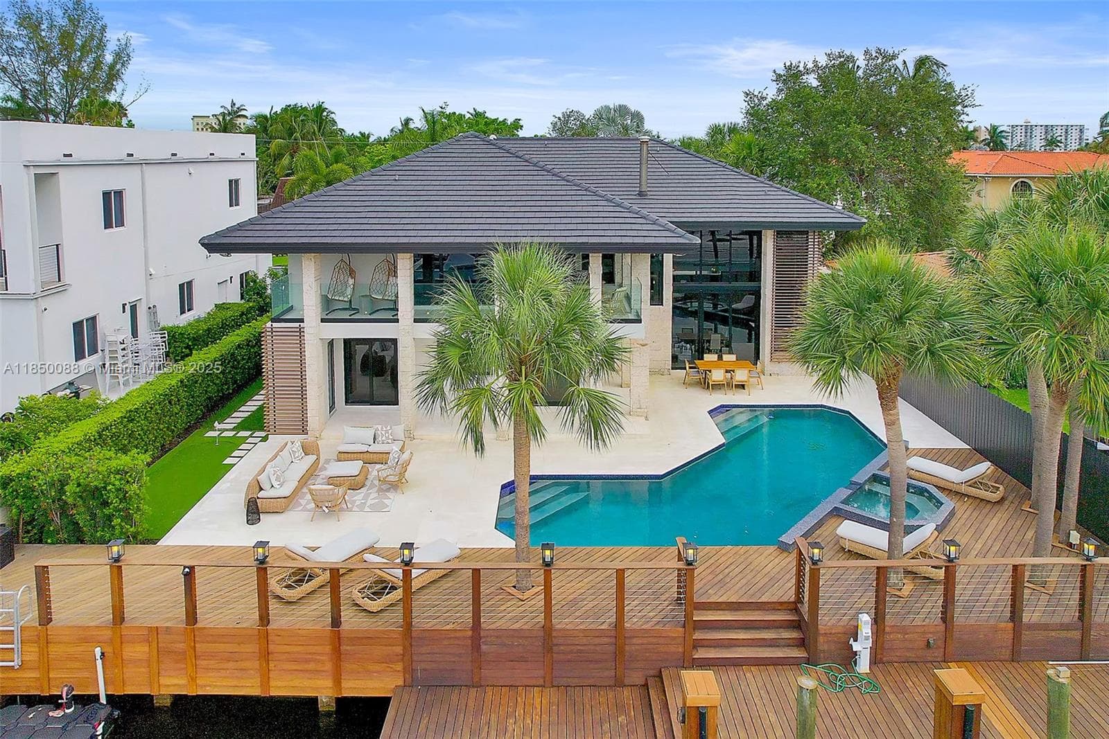 3343 NE 166th St, North Miami Beach FL 33160 — 1