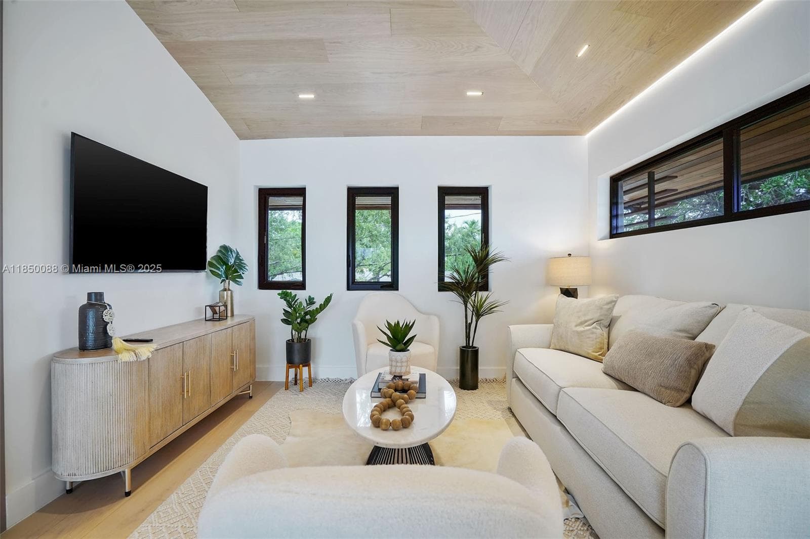 3343 NE 166th St, North Miami Beach FL 33160 — 44