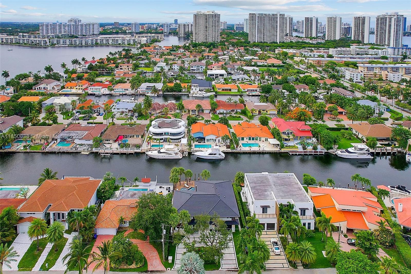3343 NE 166th St, North Miami Beach FL 33160 — 25