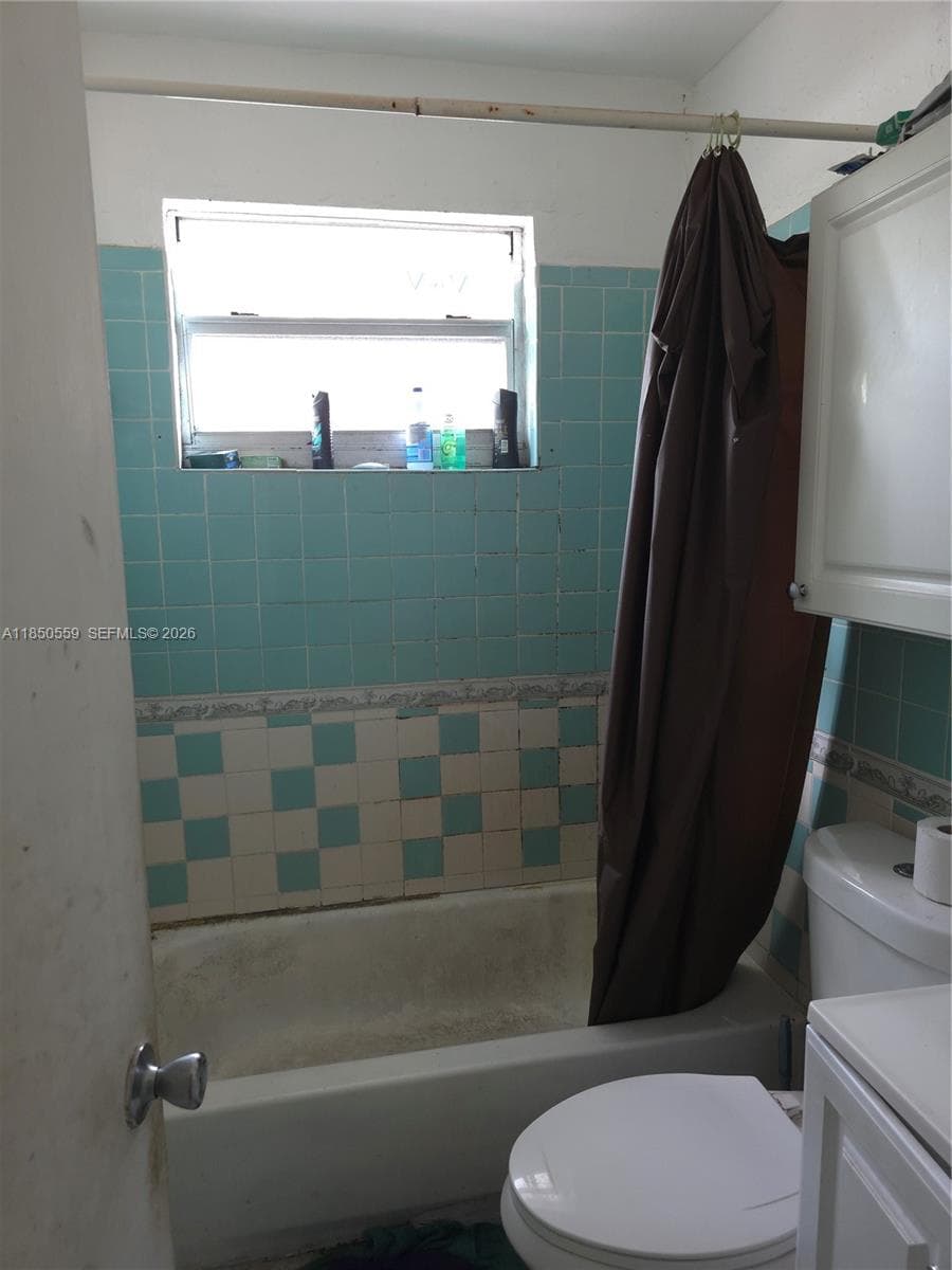 163 NW 18th Ct, Miami FL 33125 — 4