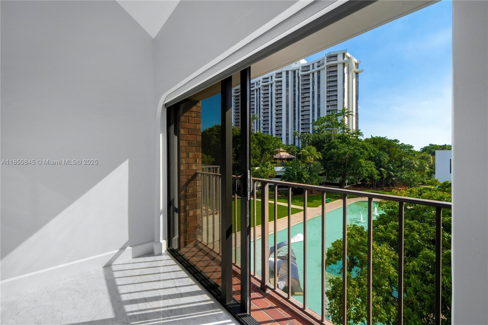1558 NE Quayside Ter # D10, Miami FL 33138 — 43