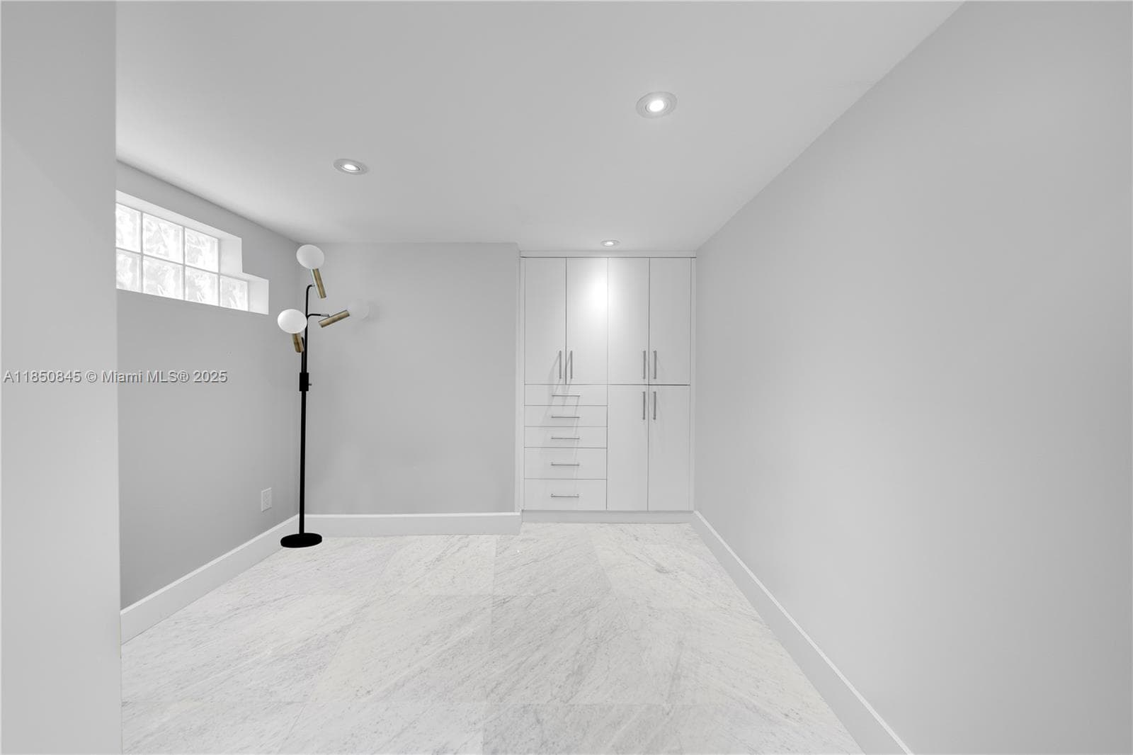 1558 NE Quayside Ter # D10, Miami FL 33138 — 26