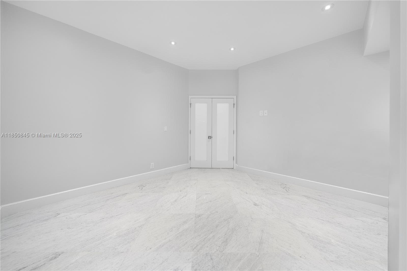 1558 NE Quayside Ter # D10, Miami FL 33138 — 7