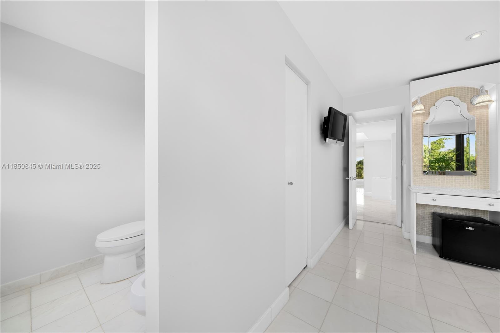 1558 NE Quayside Ter # D10, Miami FL 33138 — 44