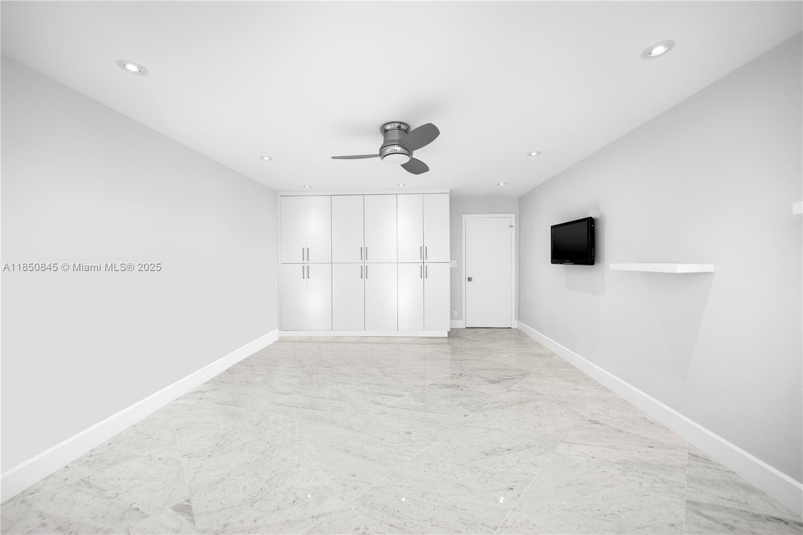 1558 NE Quayside Ter # D10, Miami FL 33138 — 25