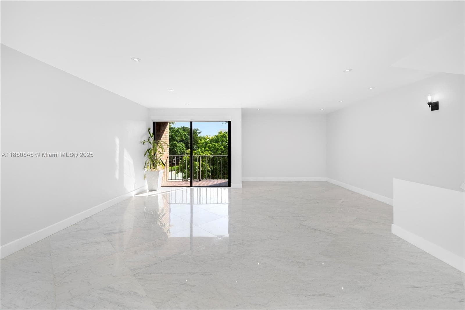 1558 NE Quayside Ter # D10, Miami FL 33138 — 21