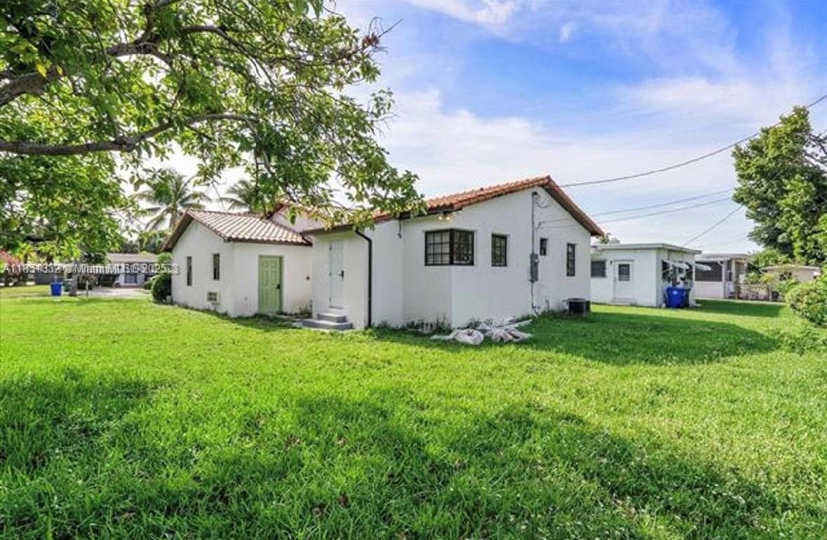 860 NW 17th Ct, Miami FL 33125 — 6