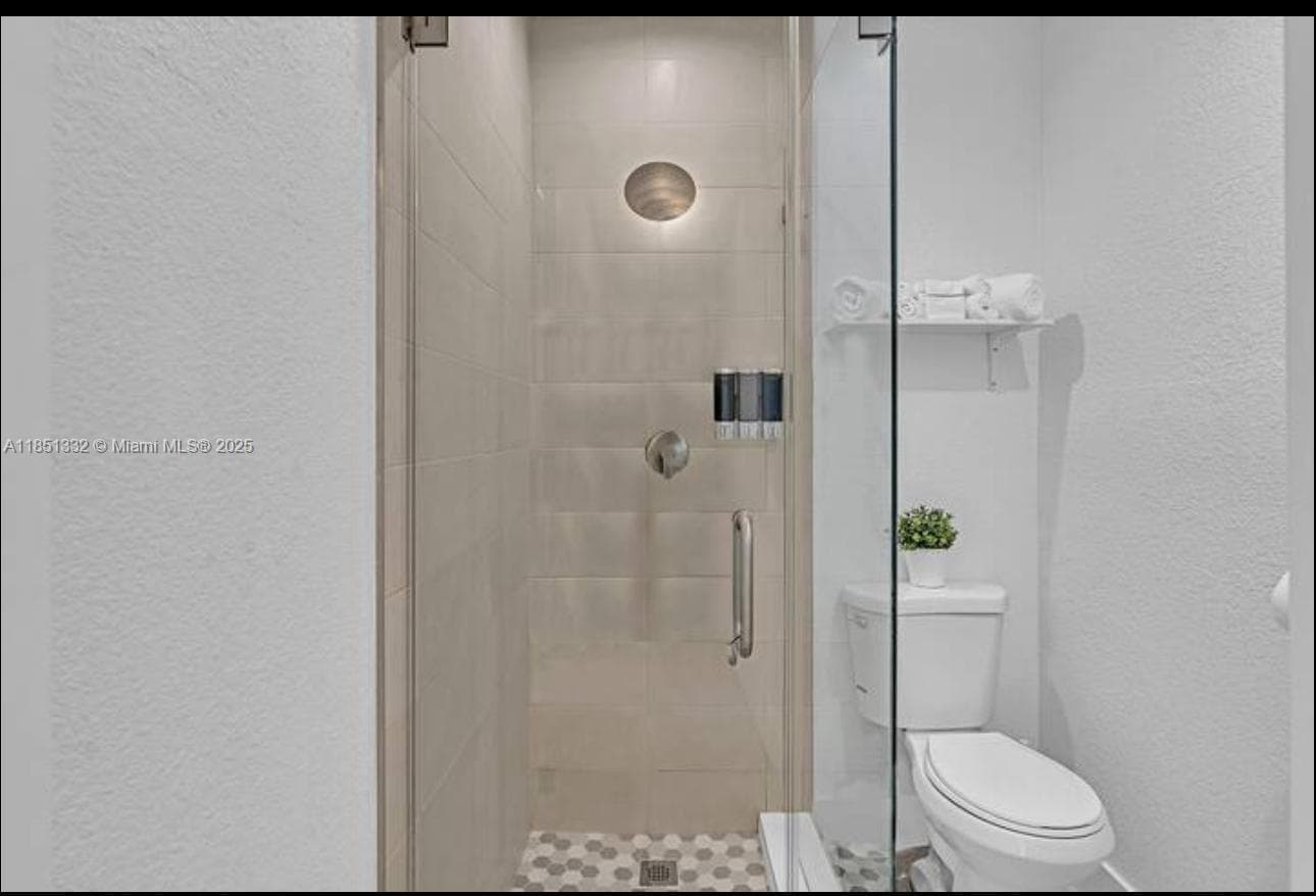860 NW 17th Ct, Miami FL 33125 — 12