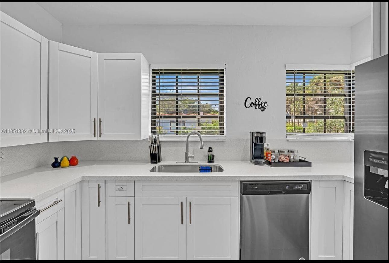 860 NW 17th Ct, Miami FL 33125 — 7