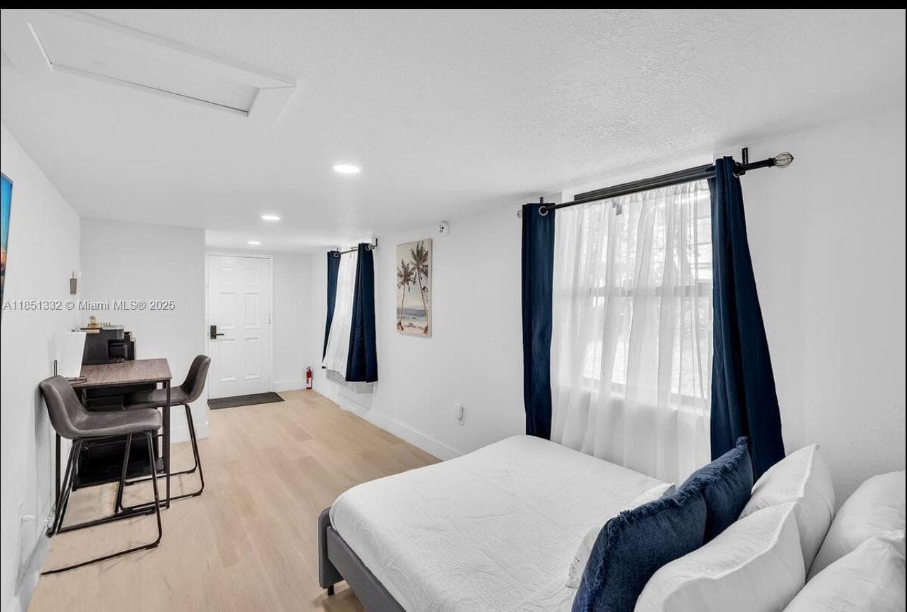 860 NW 17th Ct, Miami FL 33125 — 29