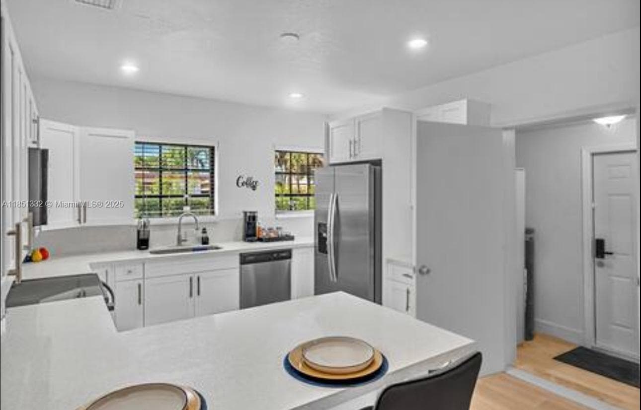 860 NW 17th Ct, Miami FL 33125 — 8