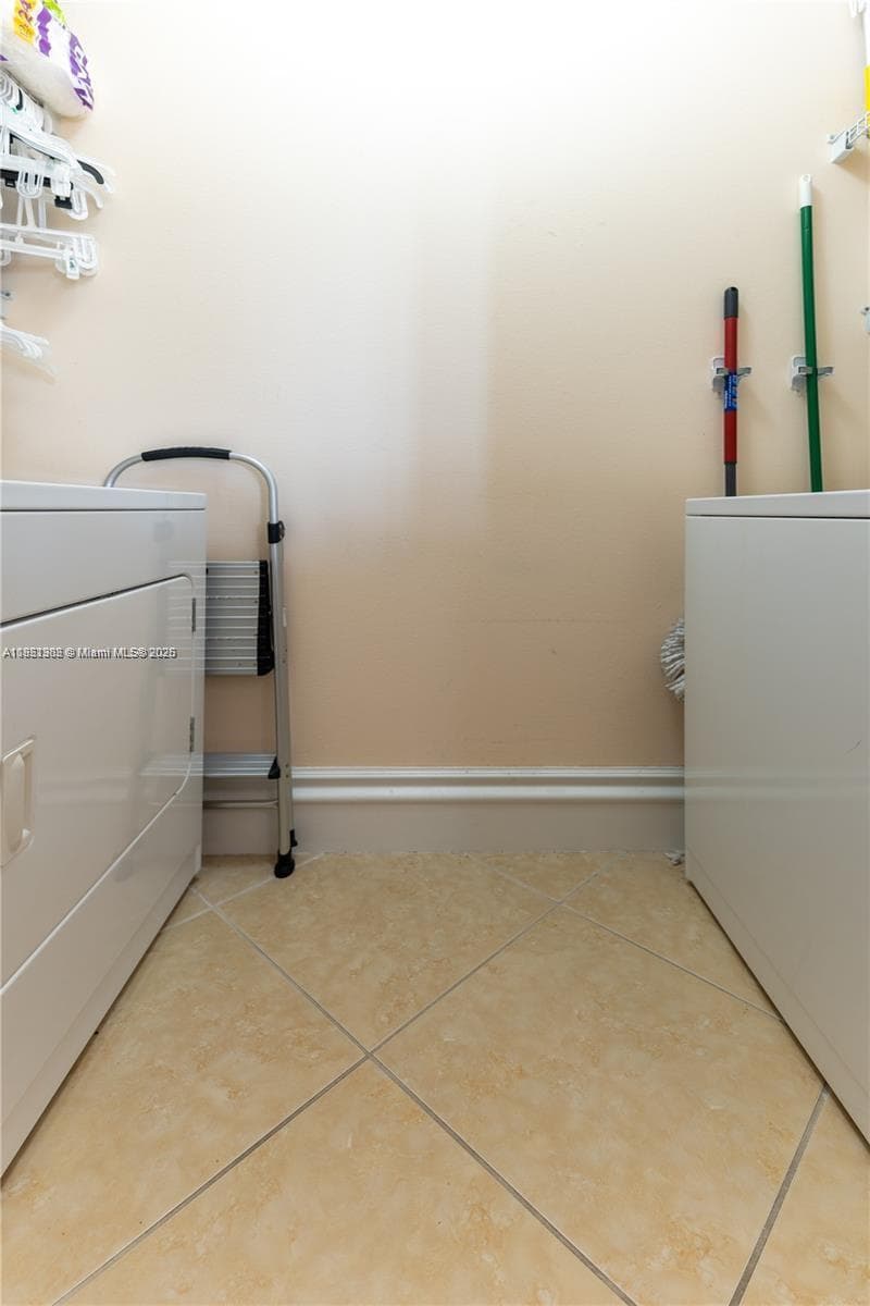 3001 NE 185th St # 710, Aventura FL 33180 — 21