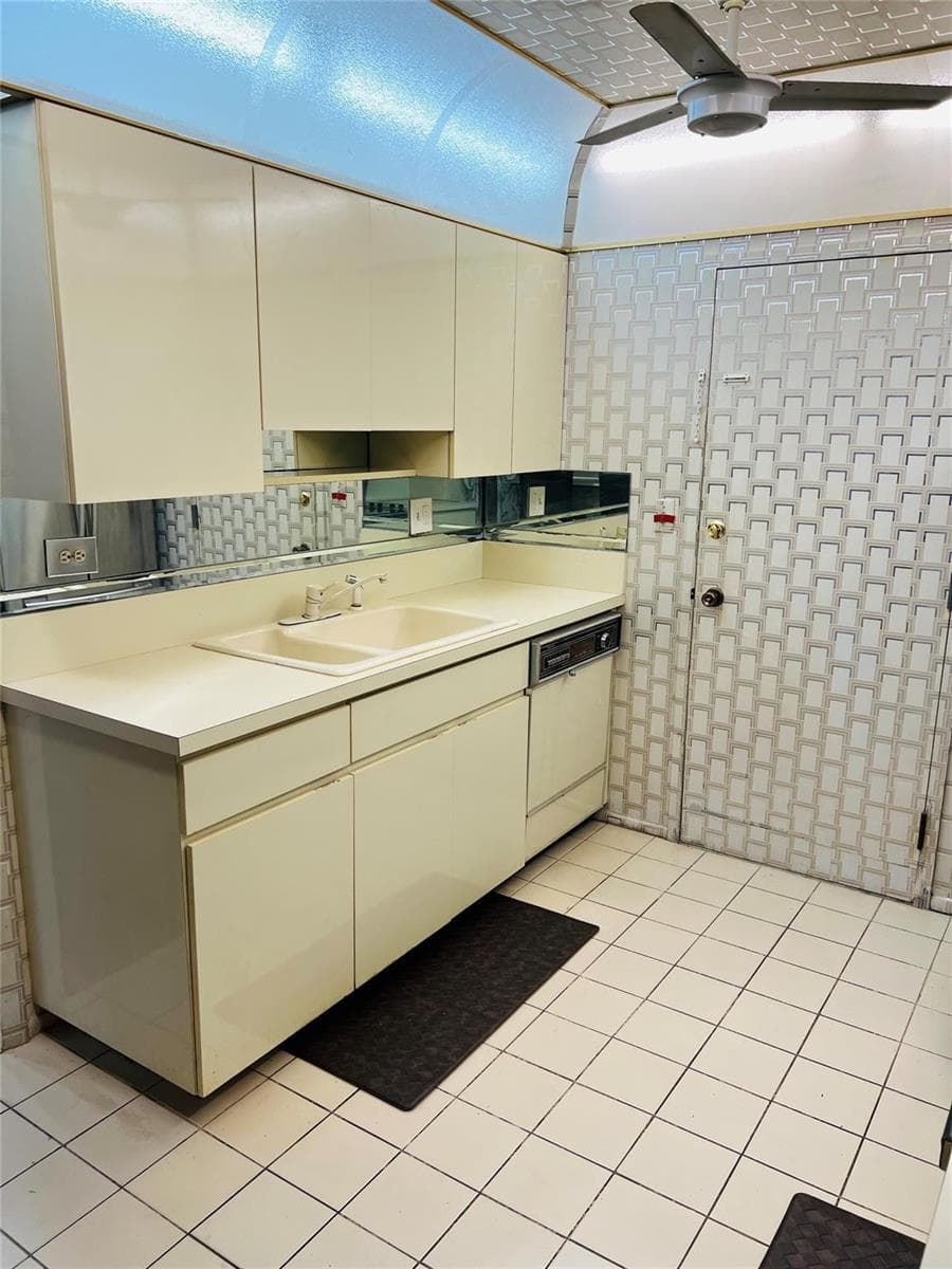 800 NE 195th Street # 307, Miami FL 33179 — 24