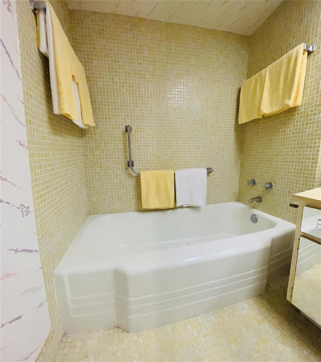 800 NE 195th Street # 307, Miami FL 33179 — 41