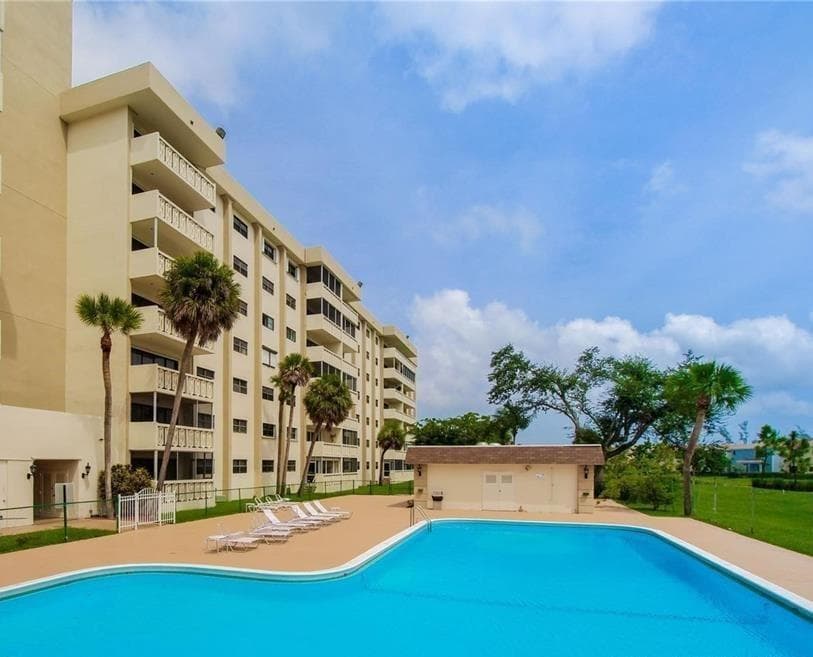 800 NE 195th Street # 307, Miami FL 33179 — 59