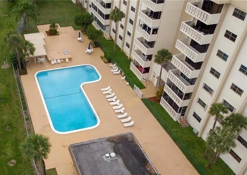 800 NE 195th Street # 307, Miami FL 33179 — 58