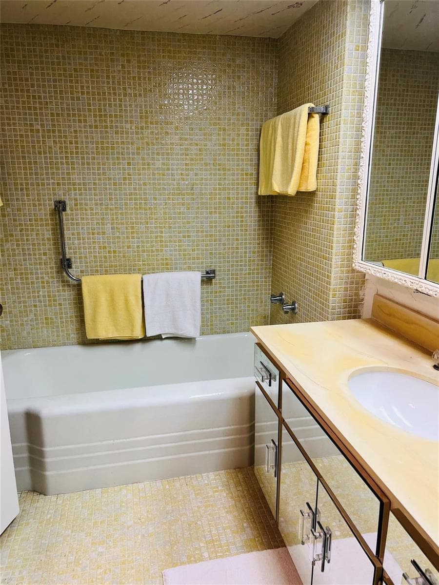 800 NE 195th Street # 307, Miami FL 33179 — 40