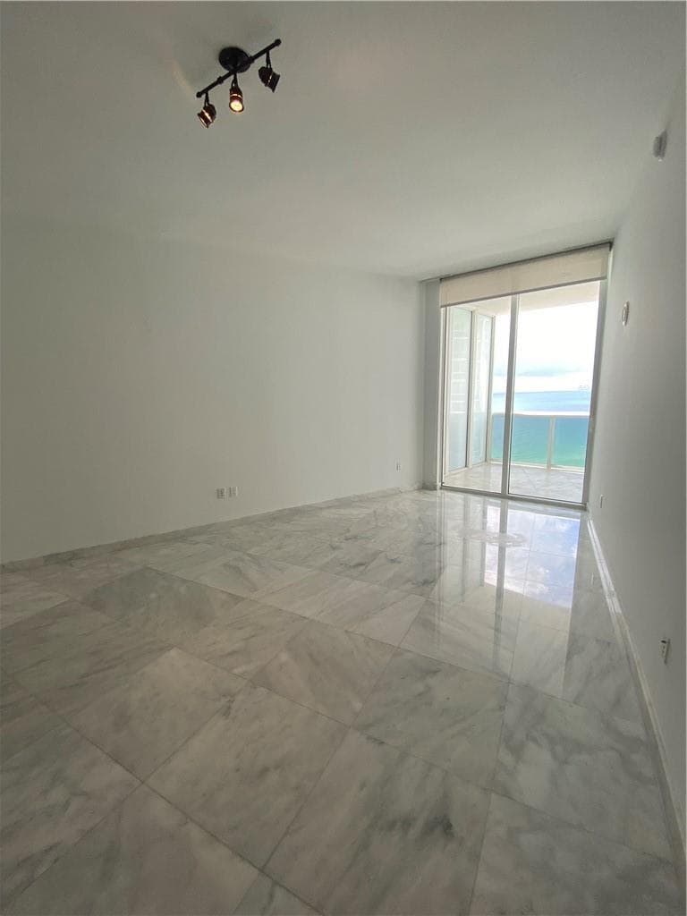 16001 Collins Avenue # 2207, Sunny Isles Beach FL 33160 — 24