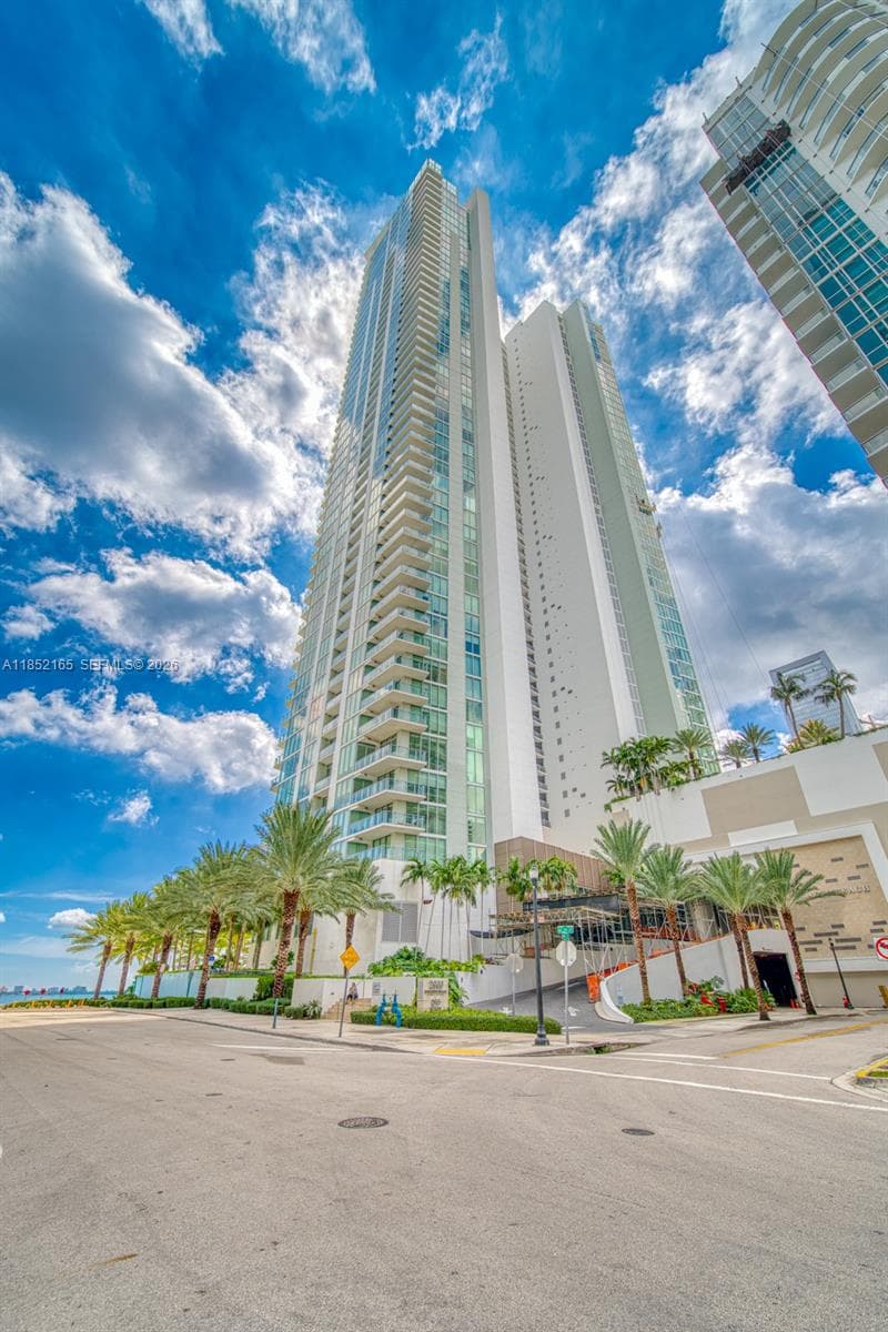 2900 NE 7th Ave # 405, Miami FL 33137 — 33