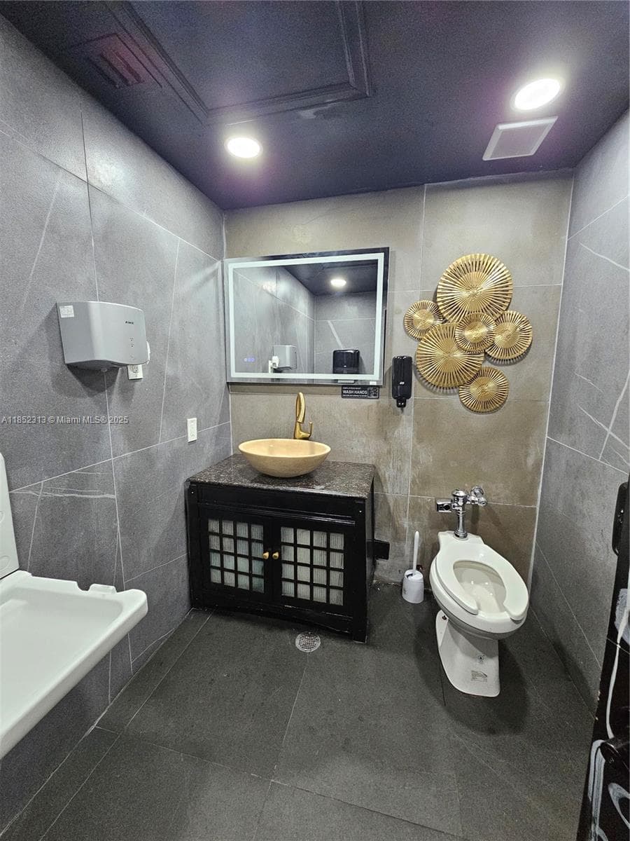 2995 NE 163rd St, North Miami Beach FL 33160 — 8