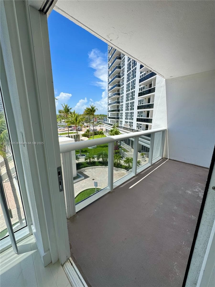 10275 Collins Ave # 316, Bal Harbour FL 33154 — 17