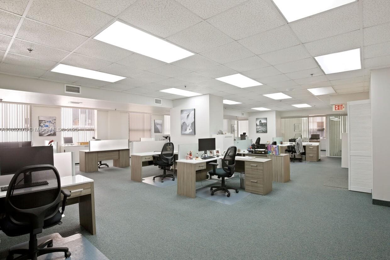 168 SE 1st St # 9, Miami FL 33131 — 2
