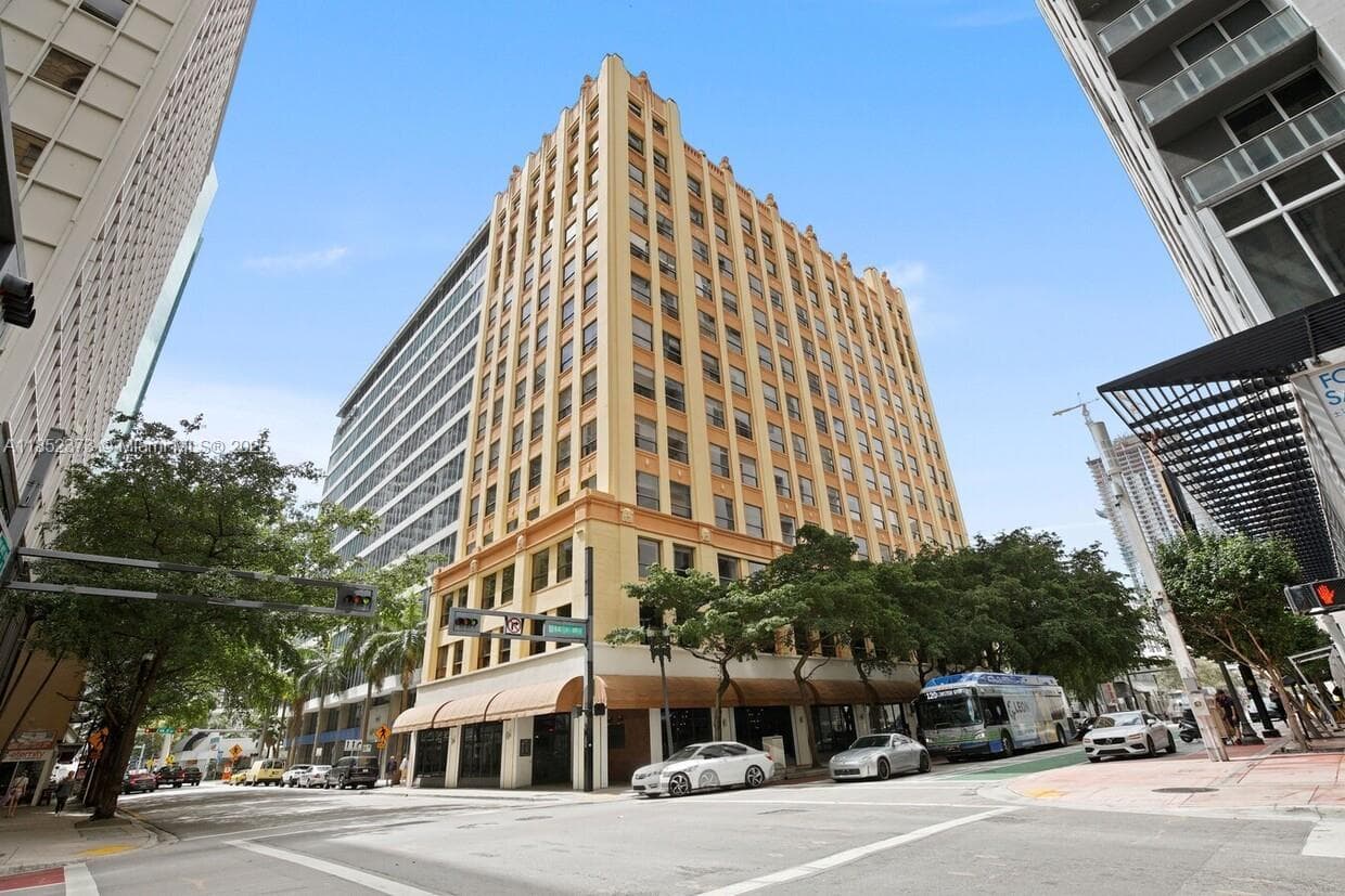168 SE 1st St # 9, Miami FL 33131 — 1