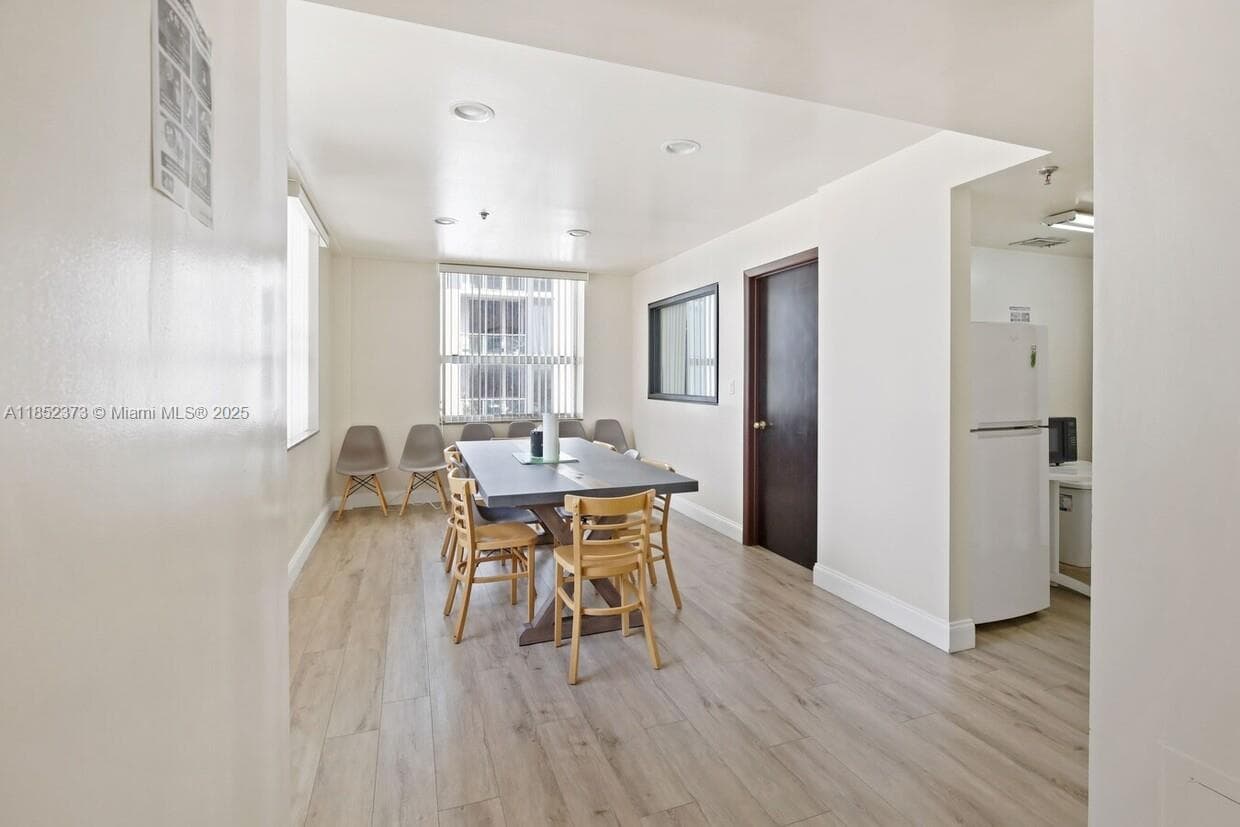 168 SE 1st St # 9, Miami FL 33131 — 9