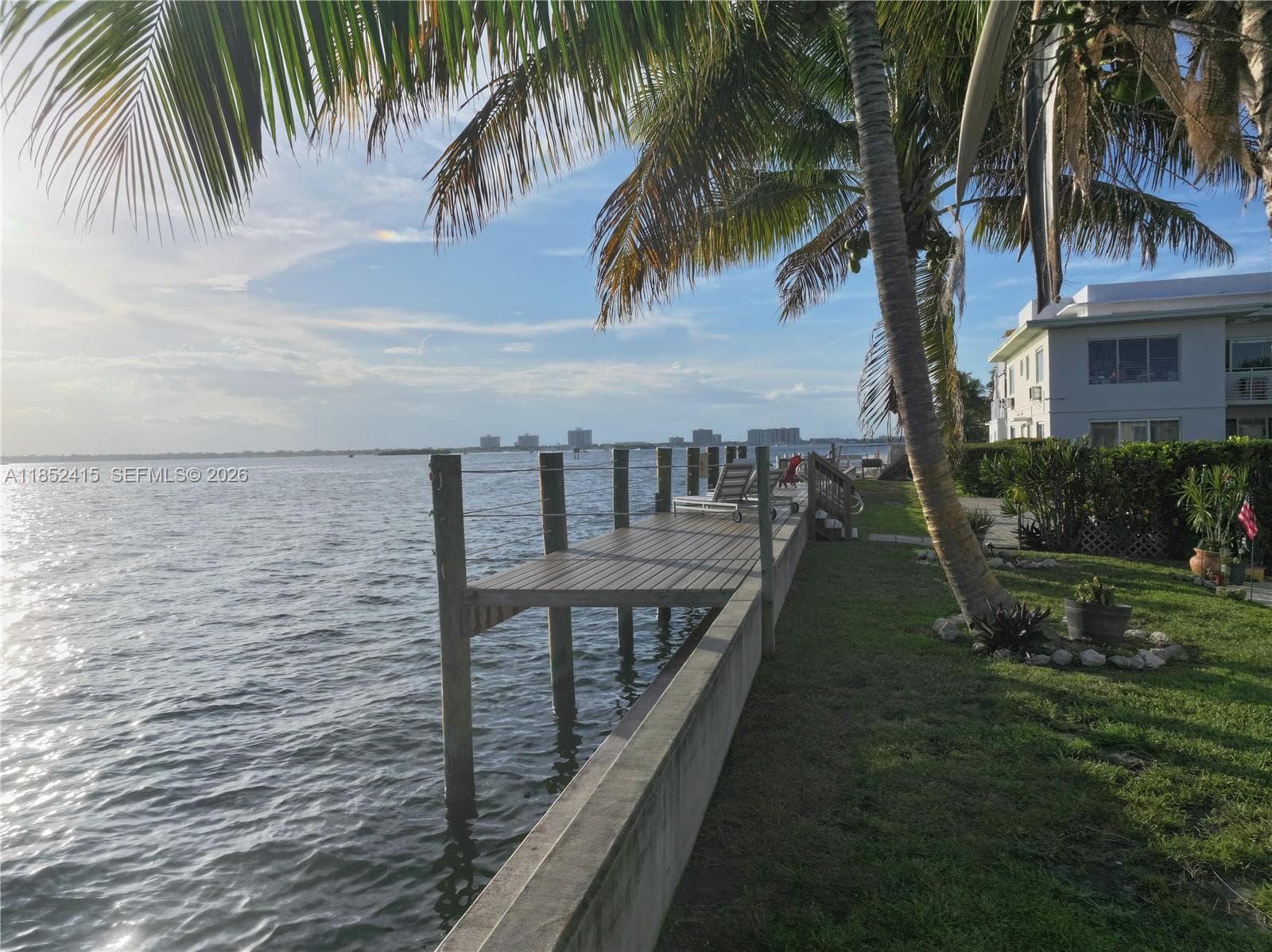 2200 Bay Dr # 3, Miami Beach FL 33141 — 18