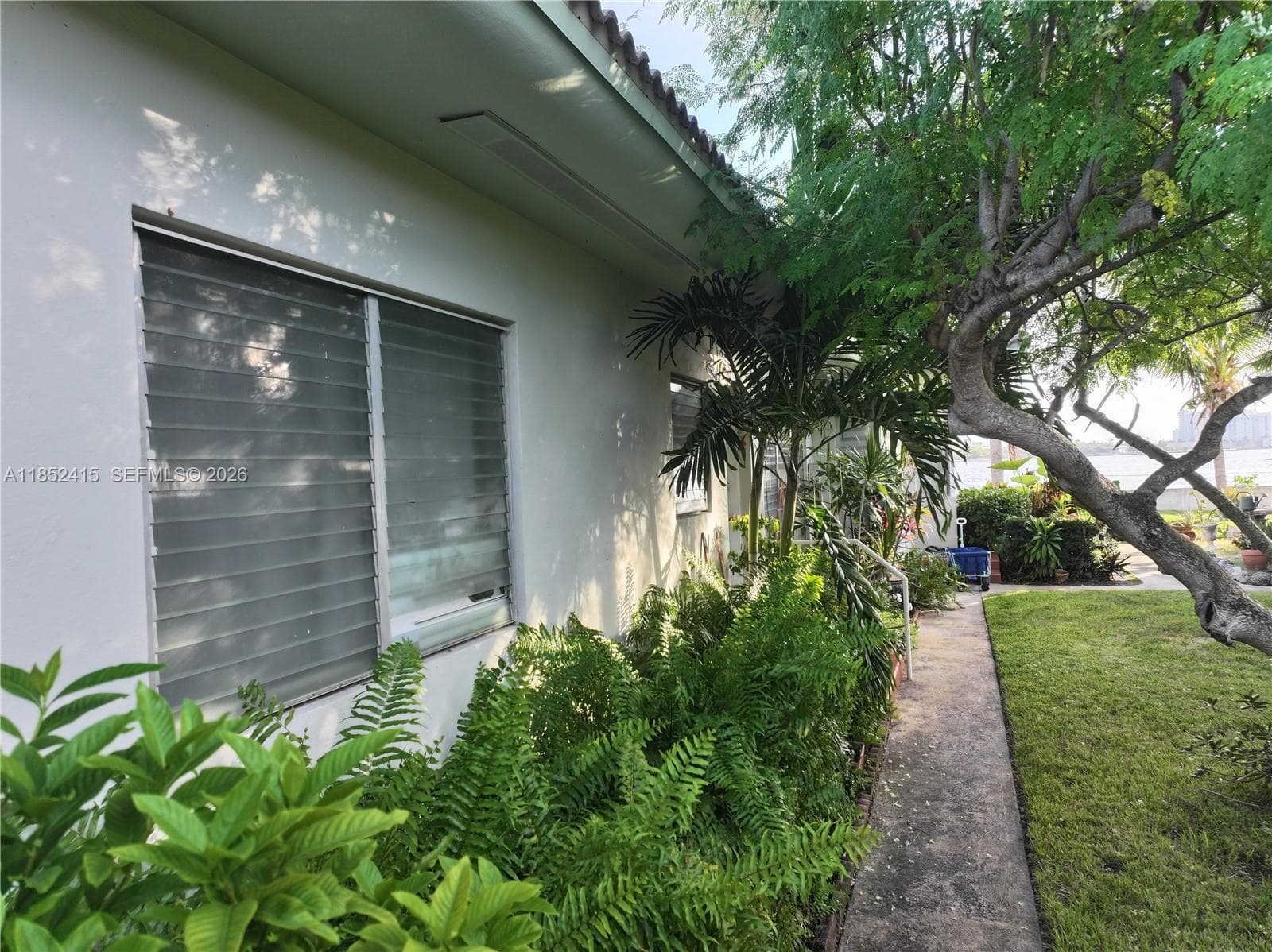 2200 Bay Dr # 3, Miami Beach FL 33141 — 8
