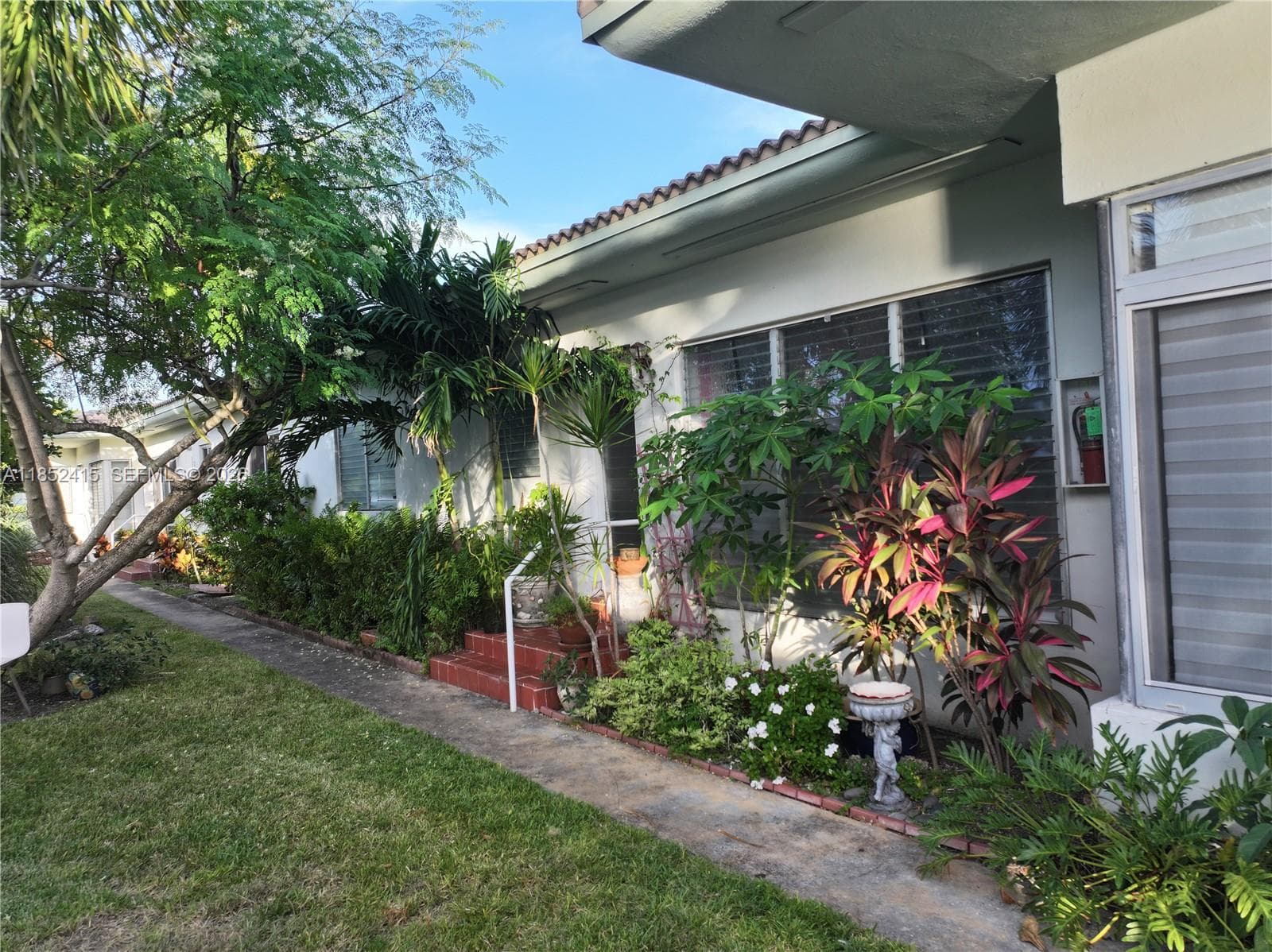 2200 Bay Dr # 3, Miami Beach FL 33141 — 25
