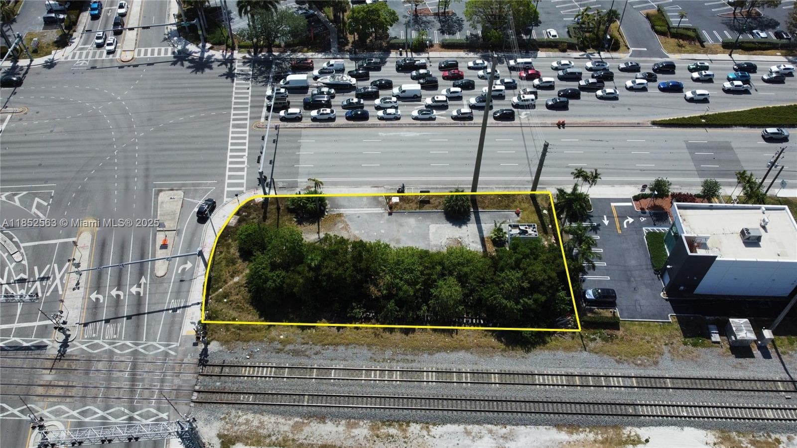 18560 Biscayne Blvd, Aventura FL 33180 — 1