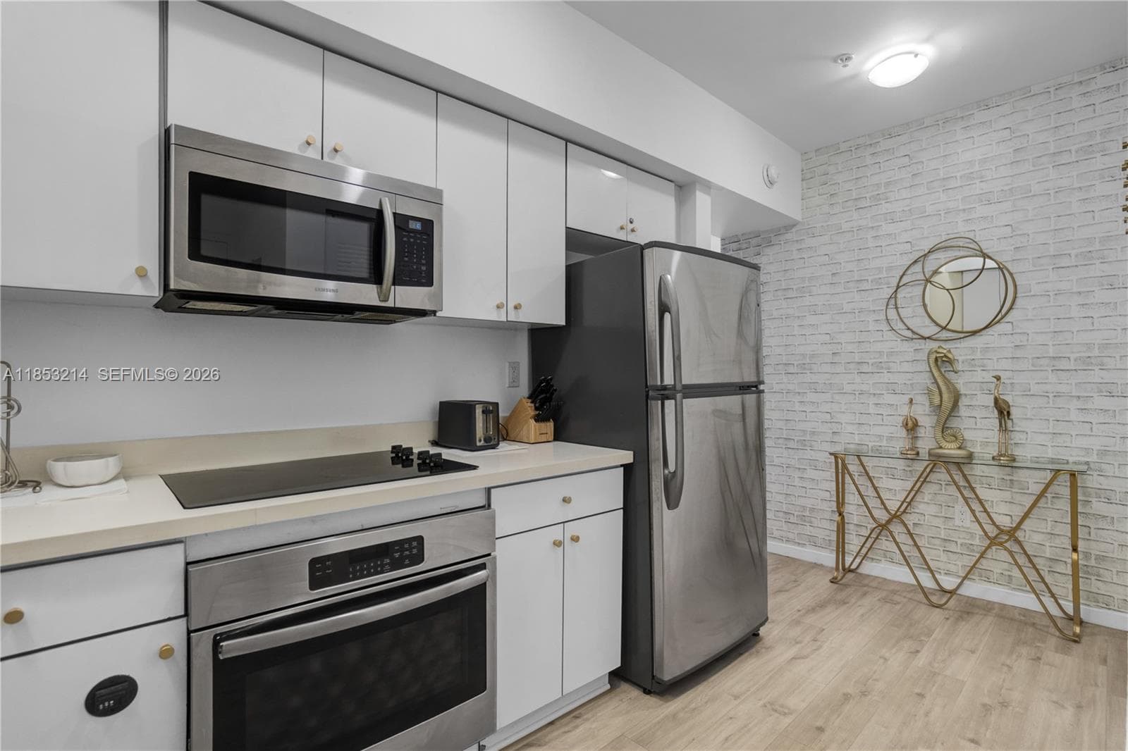 810 7th St # 107, Miami Beach FL 33139 — 11