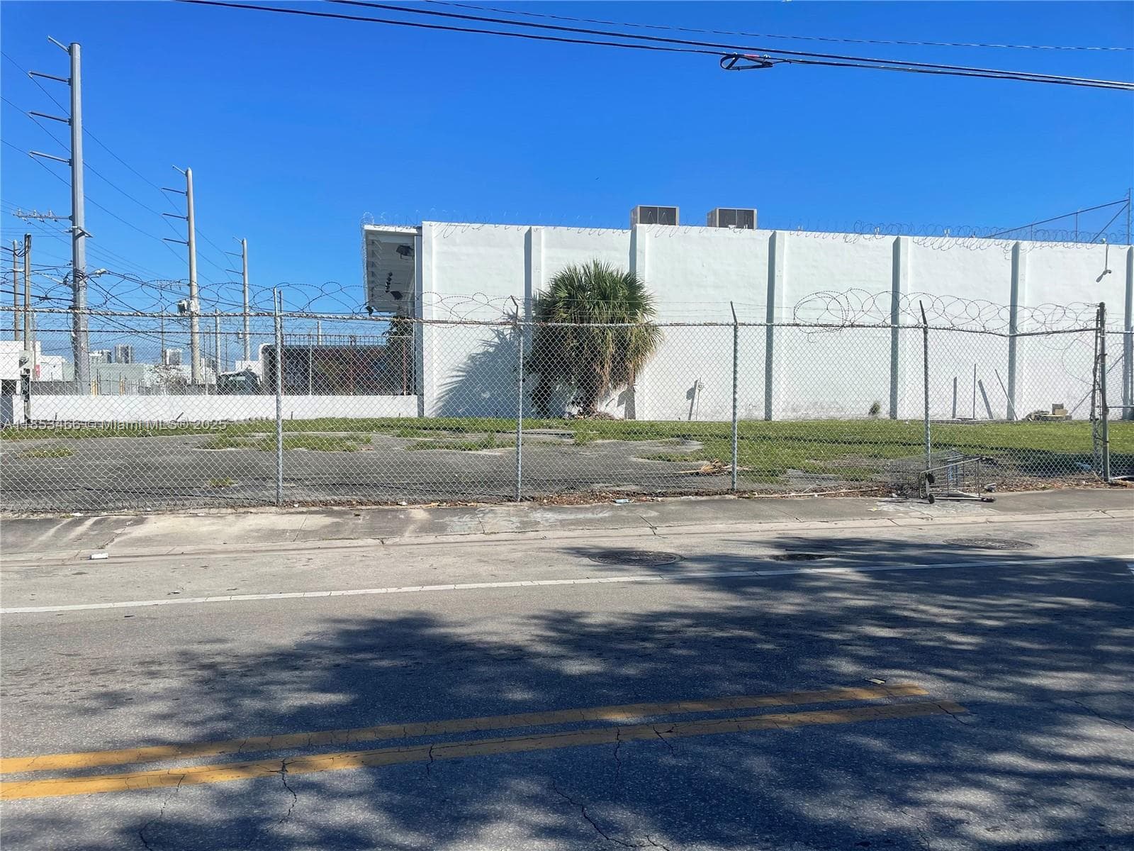 1395 NW 22nd St, Miami FL 33142 — 13