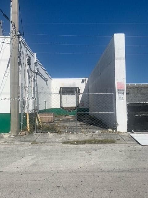 1395 NW 22nd St, Miami FL 33142 — 10