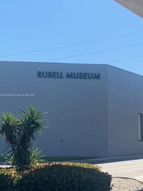 1395 NW 22nd St, Miami FL 33142 — 35