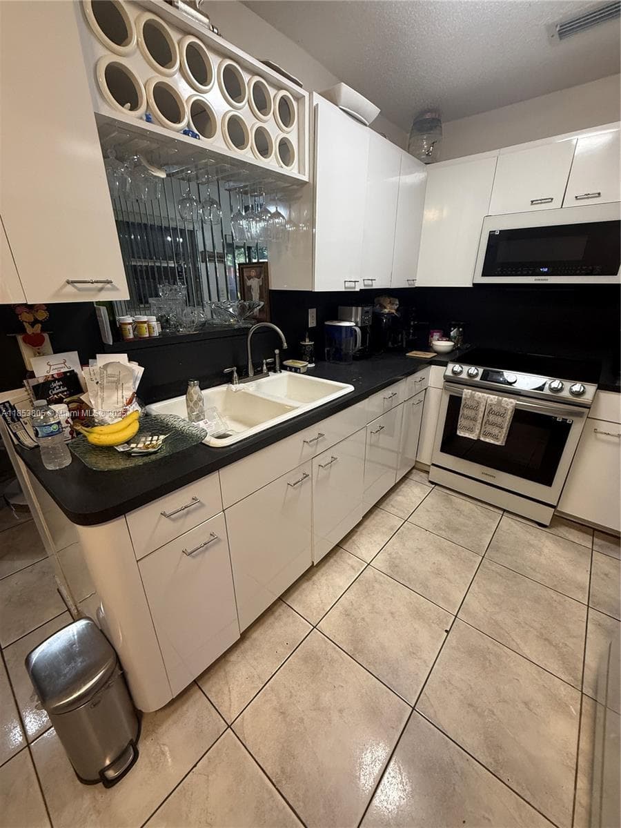 11472 SW 4th St, Sweetwater FL 33174 — 27